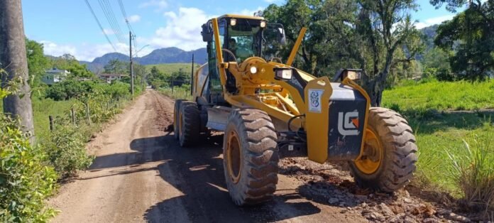 Prefeitura de Cachoeiro realiza recuperação da estrada de acesso à Aldeia das Águas - Prefeitura de Cachoeiro de Itapemirim