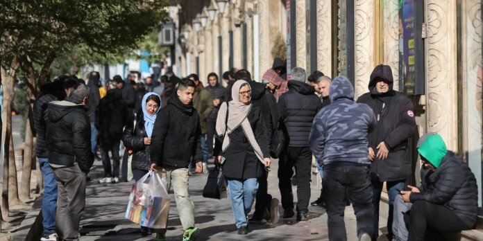 Trump anuncia tarifas de 25% a países que negociarem com Irã