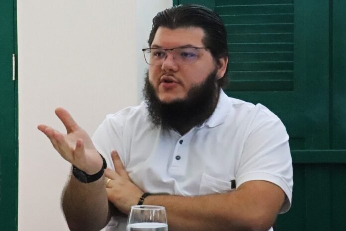 Vice-prefeito é confirmado como novo secretário de Educação de Cachoeiro