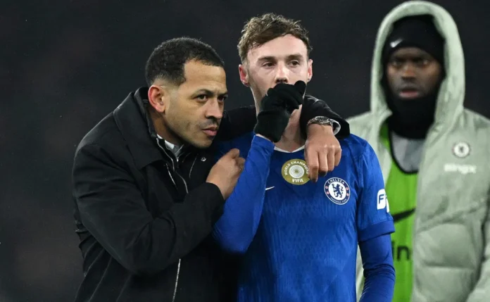 Cole Palmer rasga elogios para Liam Rosenior, novo técnico do Chelsea, após vitória da equipe