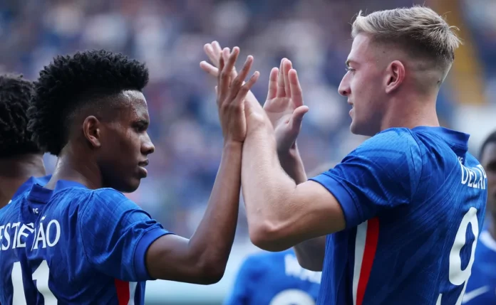 Manchester United manifesta interesse em Liam Delap; Chelsea pode emprestá-lo na próxima janela