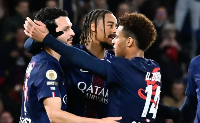 PSG vence o Metz com gols de Doué, Barcola e Ramos e segue na caça ao Lens