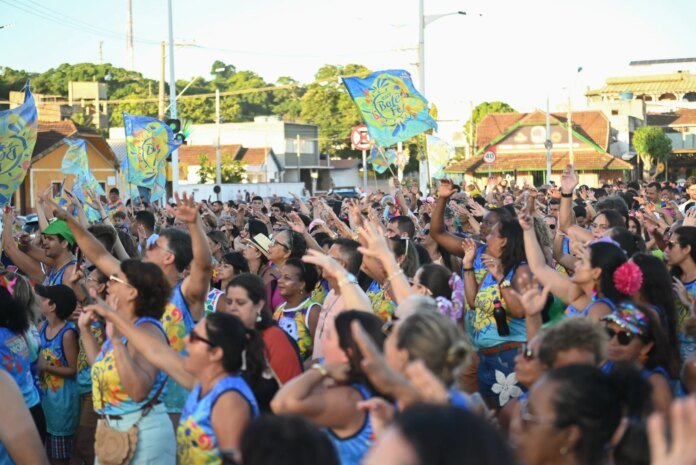 Bloco Bote Fé leva a religiosidade para a avenida durante o Carnava 