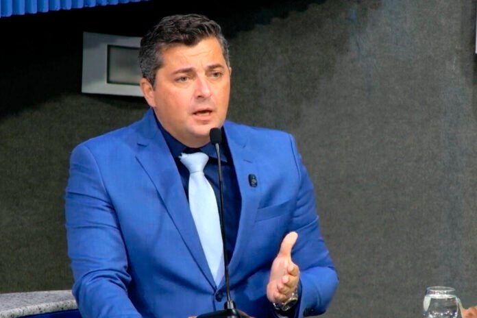 Callegari usa Tribuna Livre da Câmara de Vitória para dar ‘palestra’