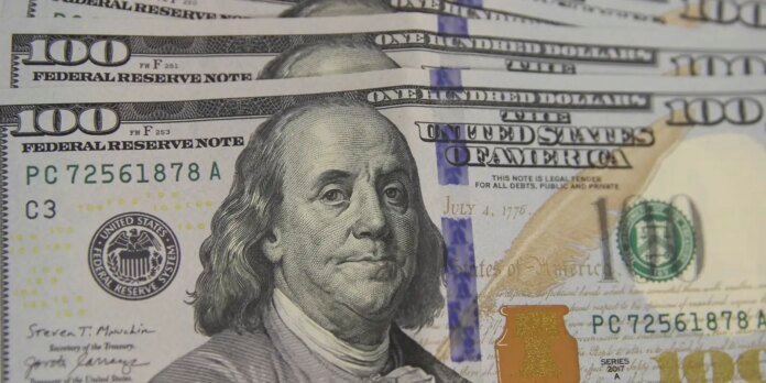Dólar sobe para R$ 5,22 em dia de turbulência internacional
