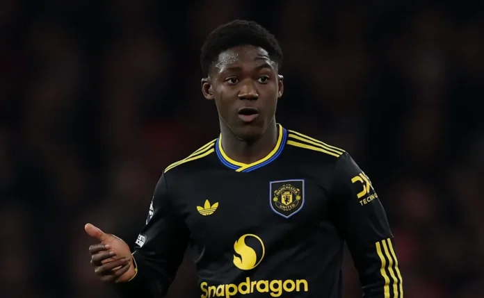 Manchester United abre negociações para renovar o contrato do volante Kobbie Mainoo