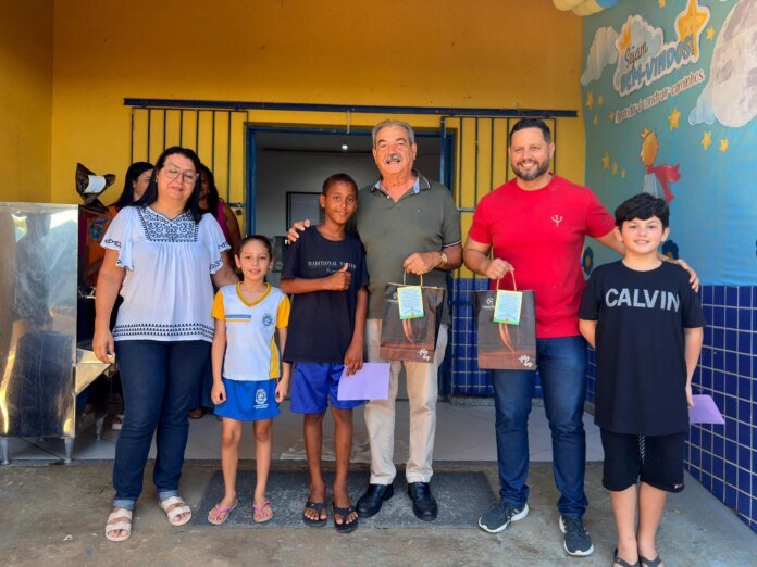 Três escolas municipais de Marataízes recebem brinquedos e parquinhos