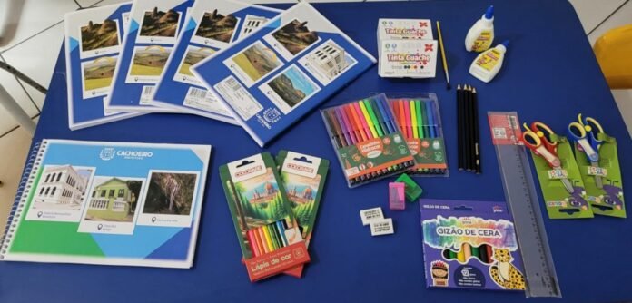Prefeitura realiza entrega de mais de 20 mil kits escolares para alunos da rede municipal - Prefeitura de Cachoeiro de Itapemirim