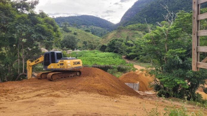 Prefeitura realiza melhorias em estradas de Santa Fé de Cima - Prefeitura de Cachoeiro de Itapemirim