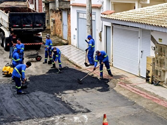 Prefeitura intensifica Operação Tapa-Buraco no bairro Agostinho Simonato - Prefeitura de Cachoeiro de Itapemirim