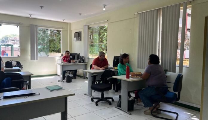 Sala do Empreendedor leva serviços à Praça Jerônimo Monteiro para celebrar Dia da Mulher - Prefeitura de Cachoeiro de Itapemirim