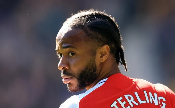 Raheem Sterling faz Feyenoord mudar local de treino para a Bélgica, afirma Robin van Persie