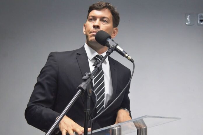 Arnaldinho recua e anuncia permanência na Prefeitura de Vila Velha