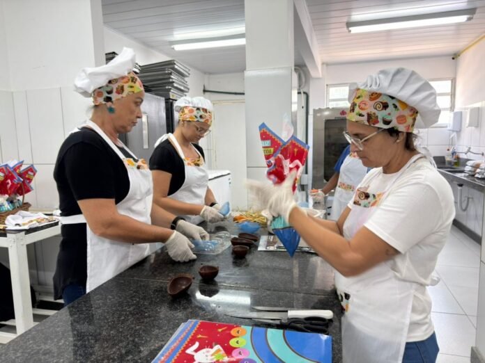 Vila da Páscoa destaca solidariedade com distribuição de ovos produzidos pelo Banco de Alimentos - Prefeitura de Cachoeiro de Itapemirim