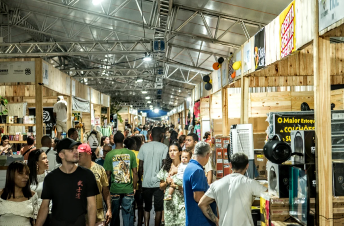 Milhares de pessoas na segunda noite da Festa das Canoas