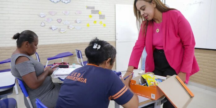 Plataforma do MEC facilita volta de jovens e adultos ao ensino público