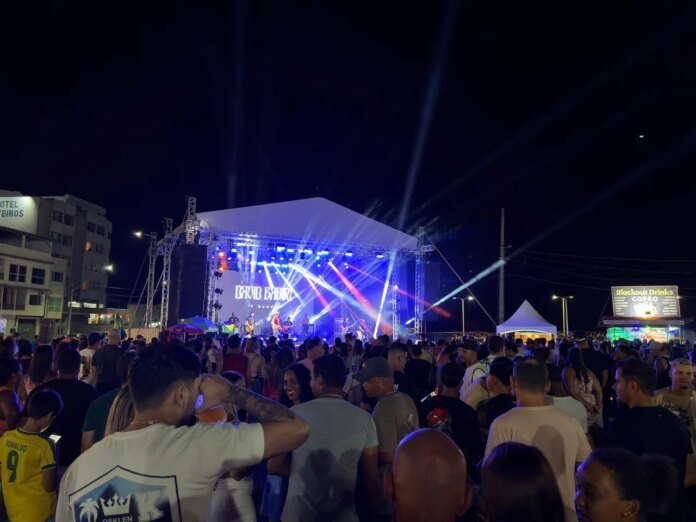 Terceira noite da Festa das Canoas termina com samba-rock e MPB