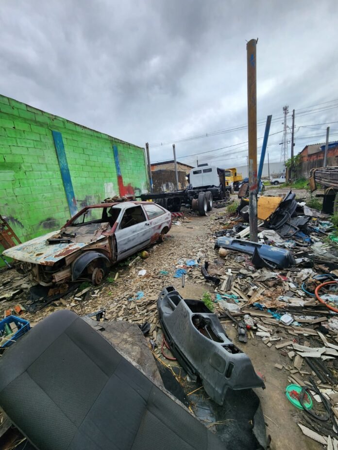 Polícia Civil cumpre mandados em oficina de Sooretama e apreende veículos com restrição