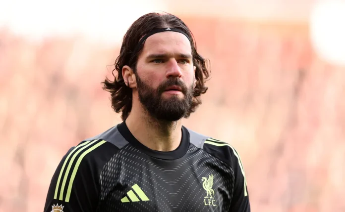 Alisson nega ter sofrido nova lesão e revela data de retorno ao Liverpool: “Até o final de abril”