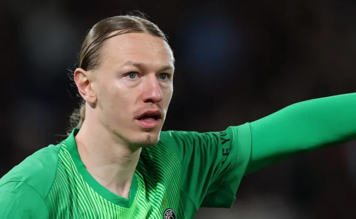 PSG define lista de cinco nomes para o gol e mira Diogo Costa, Trubin e Kobel