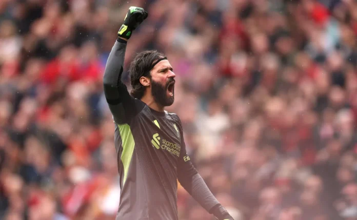 Van Dijk faz apelo para Alisson ficar no Liverpool e admite: “Seria um grande golpe”