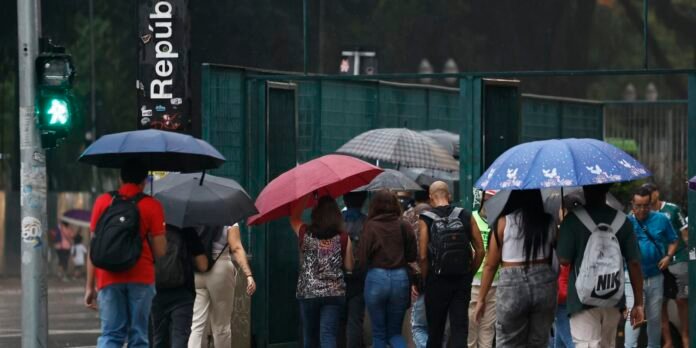 Fim de semana tem alerta de chuva para o Norte e extremo Sul do país