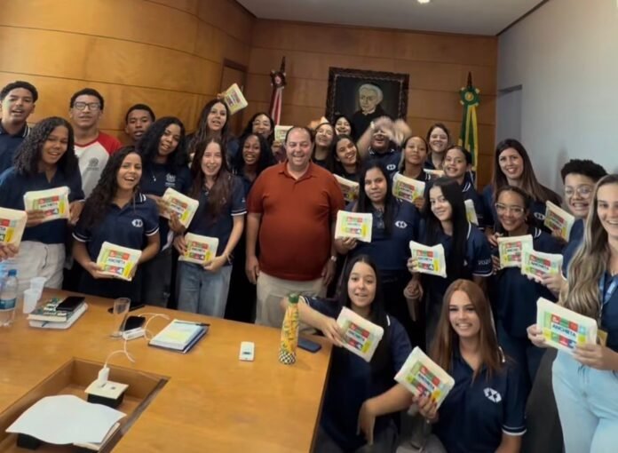 Notícia Alunos do Coronel Gomes visitam sede da prefeitura - Prefeitura Municipal de Anchieta