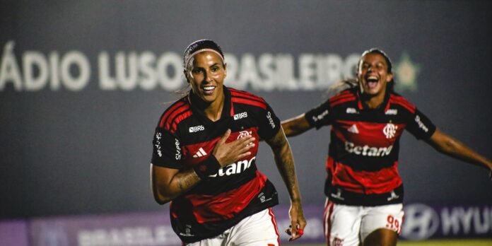 Flamengo derrota Vitória e fica perto de líderes no BR Feminino