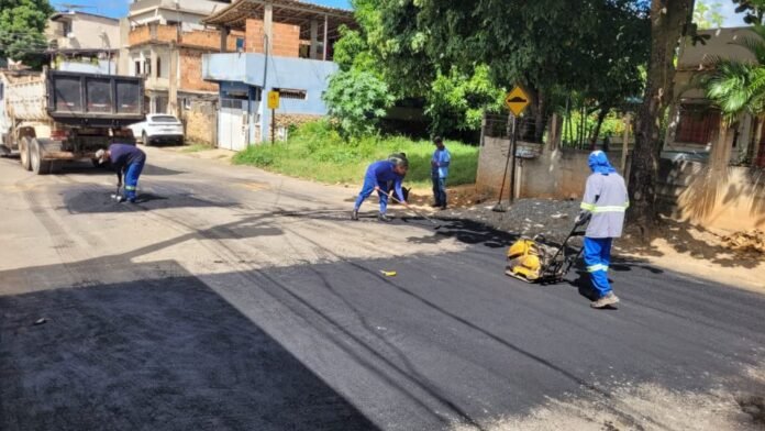Prefeitura de Cachoeiro leva operação tapa-buracos ao bairro Coramara - Prefeitura de Cachoeiro de Itapemirim