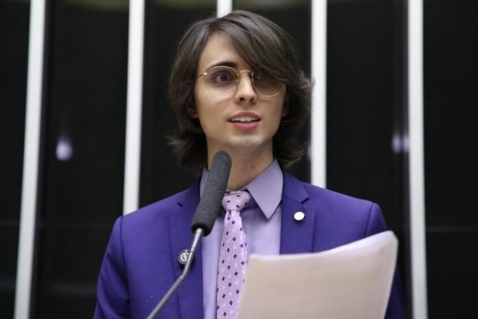 Os funcionários do povo e seus direitos