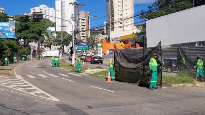 Avenida Francisco Lacerda de Aguiar recebe serviços de limpeza e manutenção - Prefeitura de Cachoeiro de Itapemirim