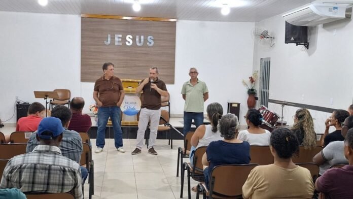 Prefeitura de Cachoeiro orienta moradores de loteamento sobre regularização fundiária - Prefeitura de Cachoeiro de Itapemirim