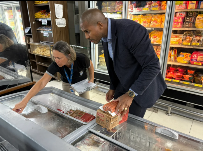 Procon faz fiscalização nos supermercados de Marataízes