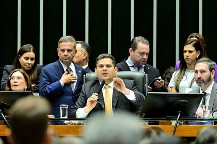 Veto à dosimetria é derrubado com apoio majoritário de capixabas