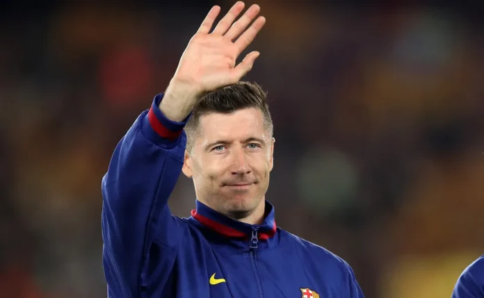 Saída de Lewandowski aumenta a importância de Szczęsny no Barcelona
