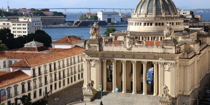 Sede do Legislativo fluminense, Palácio Tiradentes celebra centenário