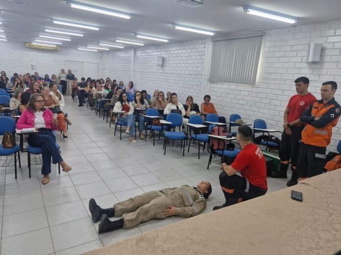 Gestores escolares participam de formação sobre primeiros socorros e mediação de conflitos - Prefeitura de Cachoeiro de Itapemirim