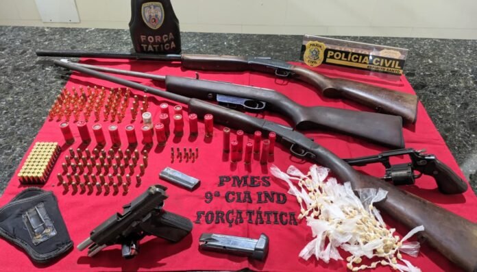 Operação integrada prende dois suspeitos e apreende armas e drogas no Sul do Estado