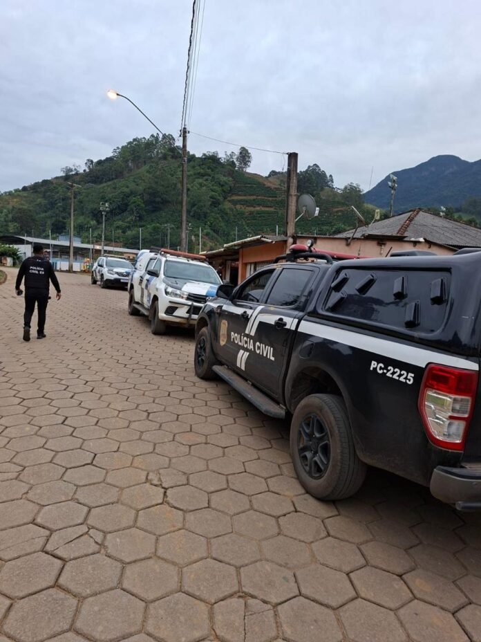 PCES - Operação integrada cumpre mandados judiciais contra o tráfico de drogas em Ibitirama