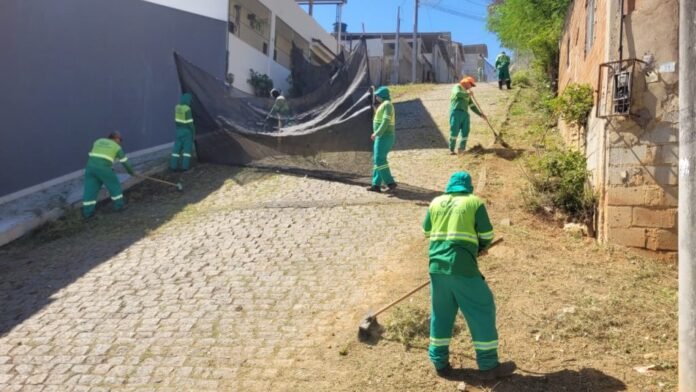 Prefeitura de Cachoeiro intensifica serviços de limpeza e capina no bairro Bela Vista - Prefeitura de Cachoeiro de Itapemirim
