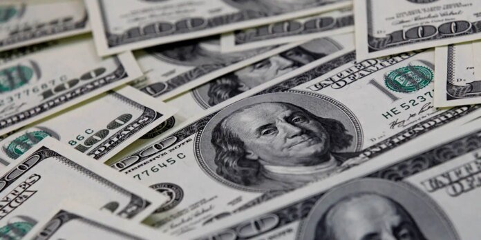 Bolsa cai 2,22%, e dólar volta a subir acima de R$ 5,06