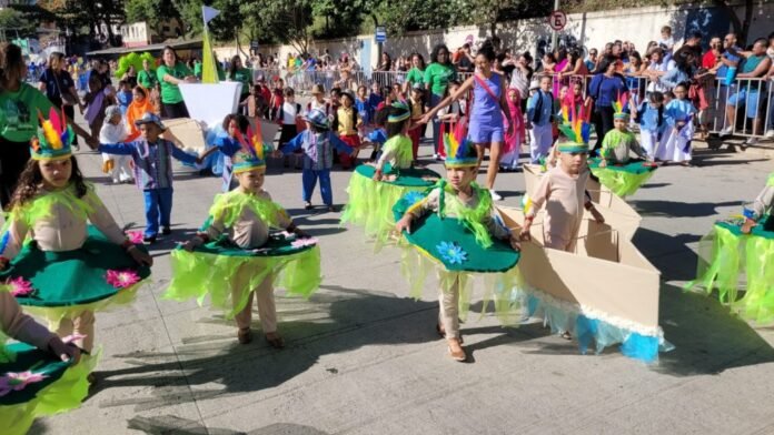 Desfile da Festa de Cachoeiro celebra o orgulho de ser cachoeirense - Prefeitura de Cachoeiro de Itapemirim
