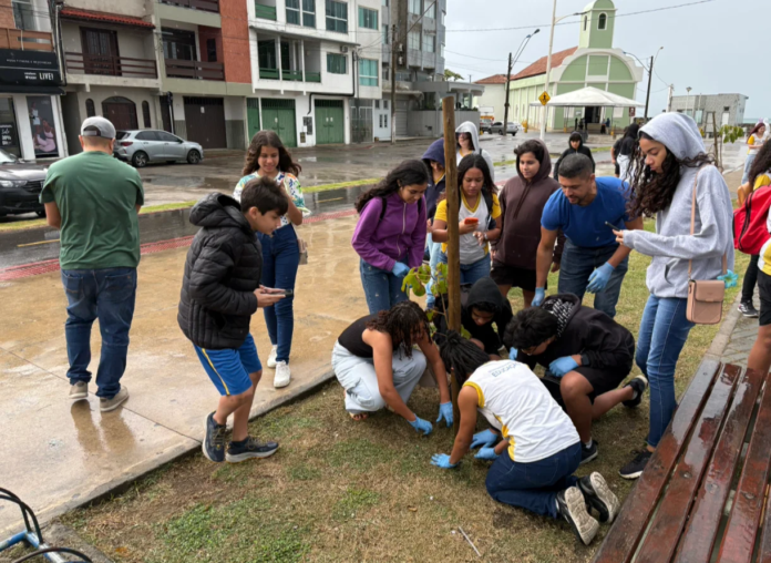 Meio Ambiente faz ações educativas com estudantes em Marataízes