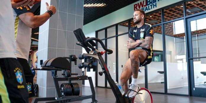 Copa do Mundo: exames de Neymar apontam 'boa evolução' , afirma CBF