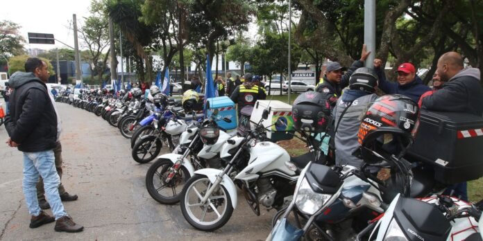 Governo prepara linha de crédito para motociclistas de aplicativos