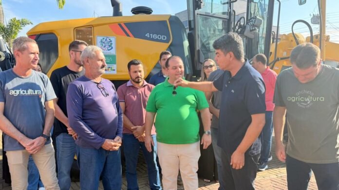 Notícia Prefeitura de Anchieta recebe nova patrol - Prefeitura Municipal de Anchieta