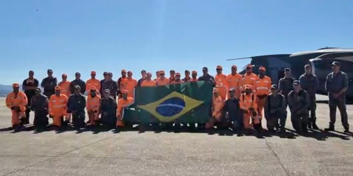 Quarto voo brasileiro para Venezuela decola com bombeiros e donativos