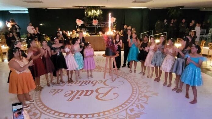 Baile de Debutantes 2026 realiza sonhos e emociona famílias no Jaraguá Tênis Clube - Prefeitura de Cachoeiro de Itapemirim