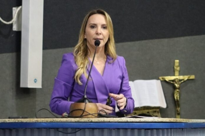 Cris Samorini faz prestação de contas ‘tranquila’ na Câmara de Vitória