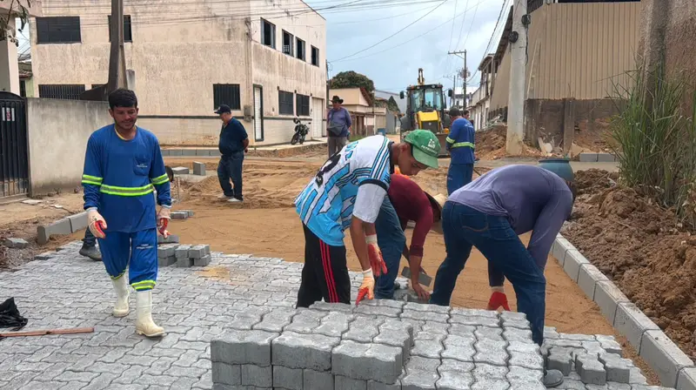 Obras de drenagem e pavimentação avançam a todo vapor no Alto de Marataízes 